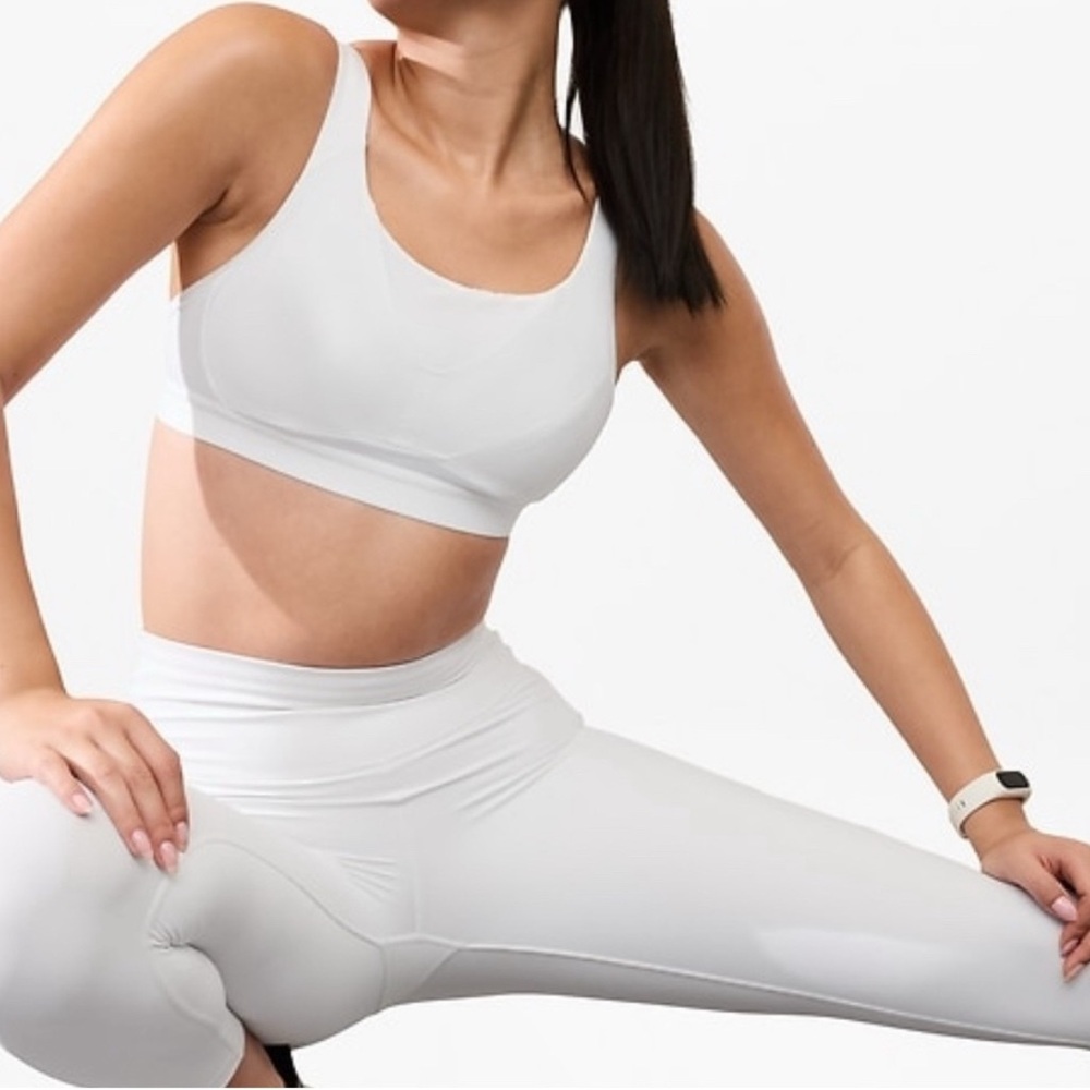 Athleta White Invincible Sports Bra 34DD NWT